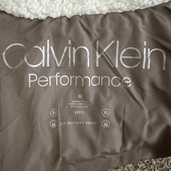 Calvin Klein Performance Sherpa lined puffer vest size - Picture 7 of 7
